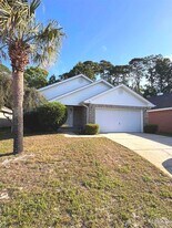 711 Marsh Harbor Dr in Mary Esther, FL - Building Photo