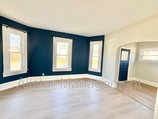 924 Spring Ave NE in Canton, OH - Building Photo - Building Photo