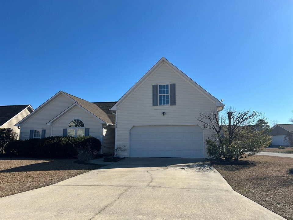 7235 Walking Horse Ct in Wilmington, NC - Building Photo