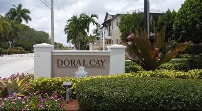 10476 NW 61st St in Doral, FL - Building Photo - Building Photo