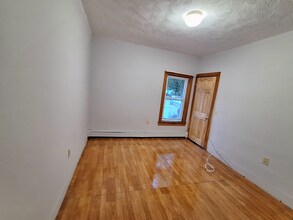 64 Ford St, Unit Apt. #3 in Brockton, MA - Building Photo - Building Photo