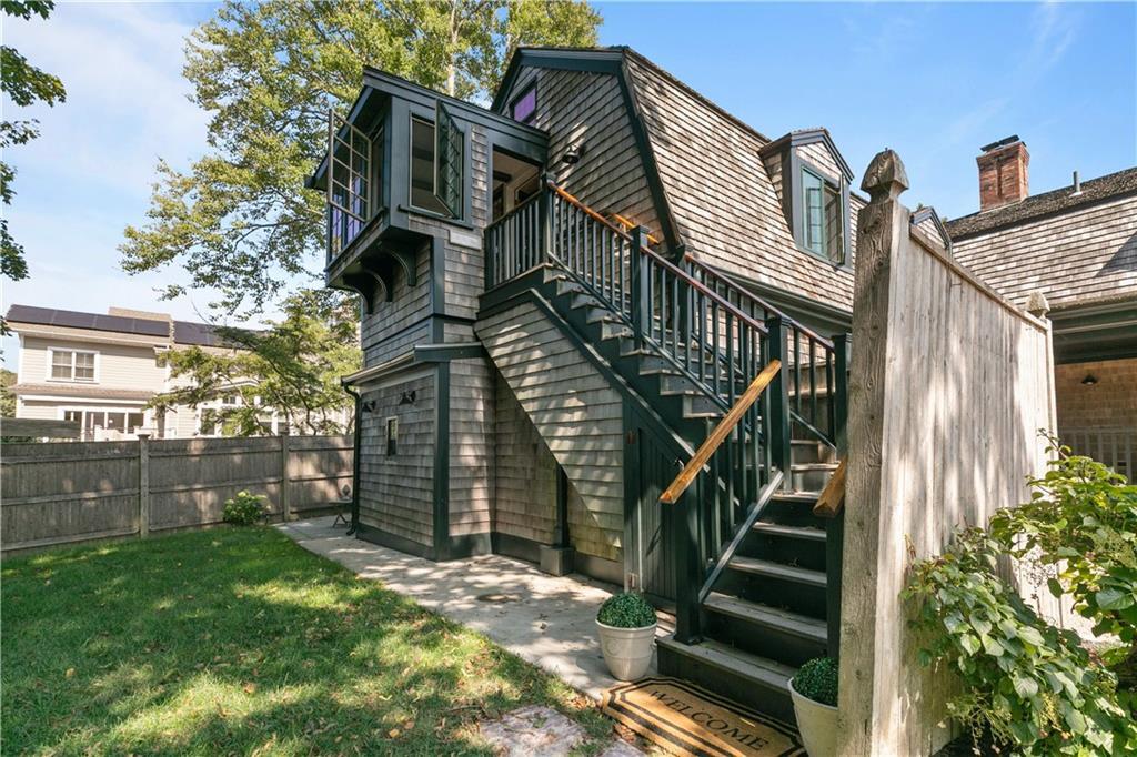 99 Coggeshall Ave in Newport, RI - Building Photo