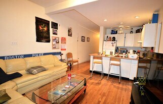 322 St Paul St in Brookline, MA - Building Photo