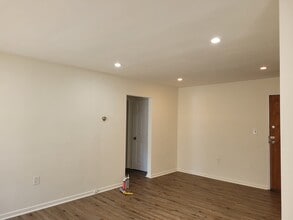 2 River Rd, Unit 16 in Highland Park, NJ - Building Photo - Building Photo