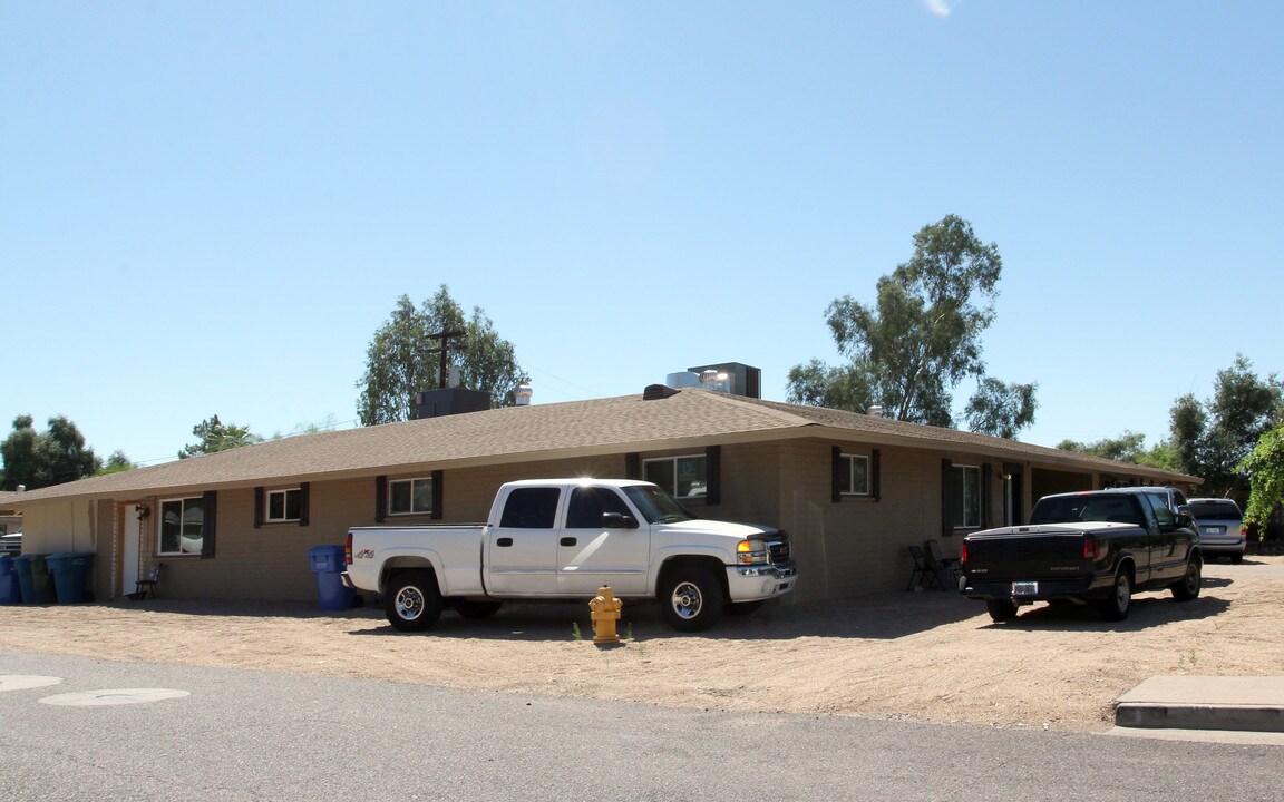 Squaw Peak Arms in Phoenix, AZ - Building Photo