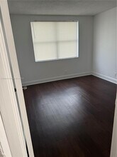 734 Executive Center Dr in West Palm Beach, FL - Building Photo - Building Photo