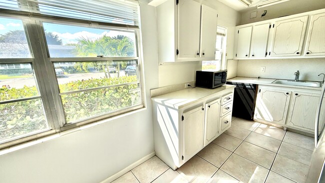 281 Tilford N in Deerfield Beach, FL - Building Photo - Building Photo