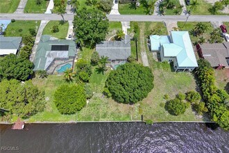 1837 Marina Cir in North Fort Myers, FL - Building Photo - Building Photo