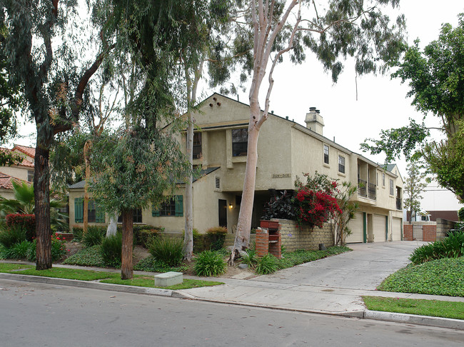 2624 Monte Carlo Dr in Santa Ana, CA - Foto de edificio - Building Photo