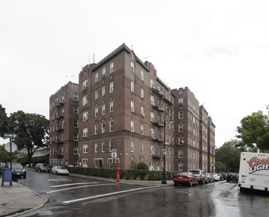 580 E 17th St in Brooklyn, NY - Building Photo