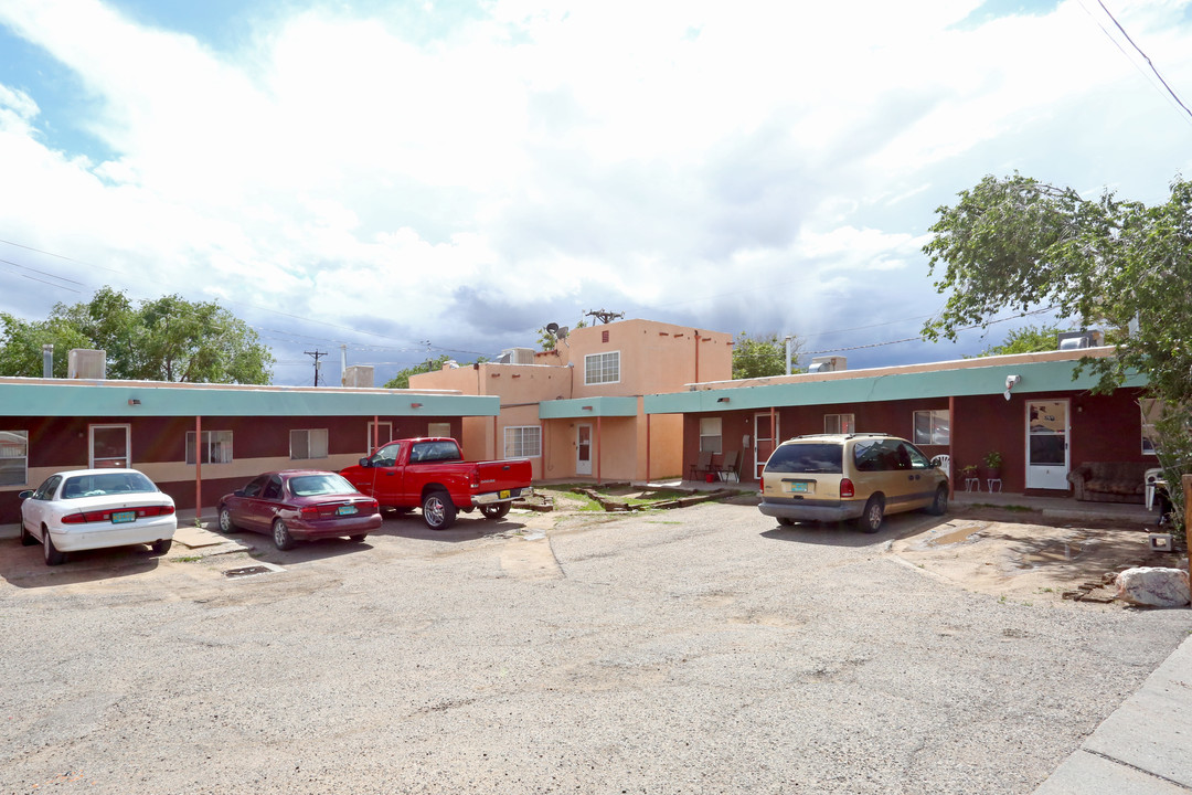 410 Headingly Ave NW in Albuquerque, NM - Building Photo