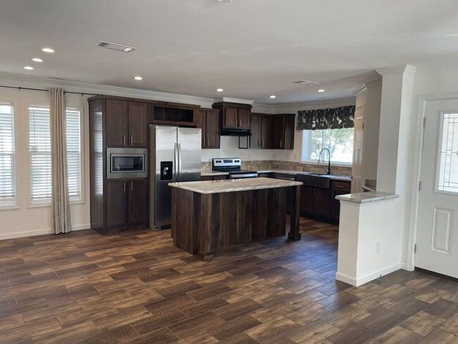 5631 Pinecrest Dr in New Port Richey, FL - Building Photo - Building Photo