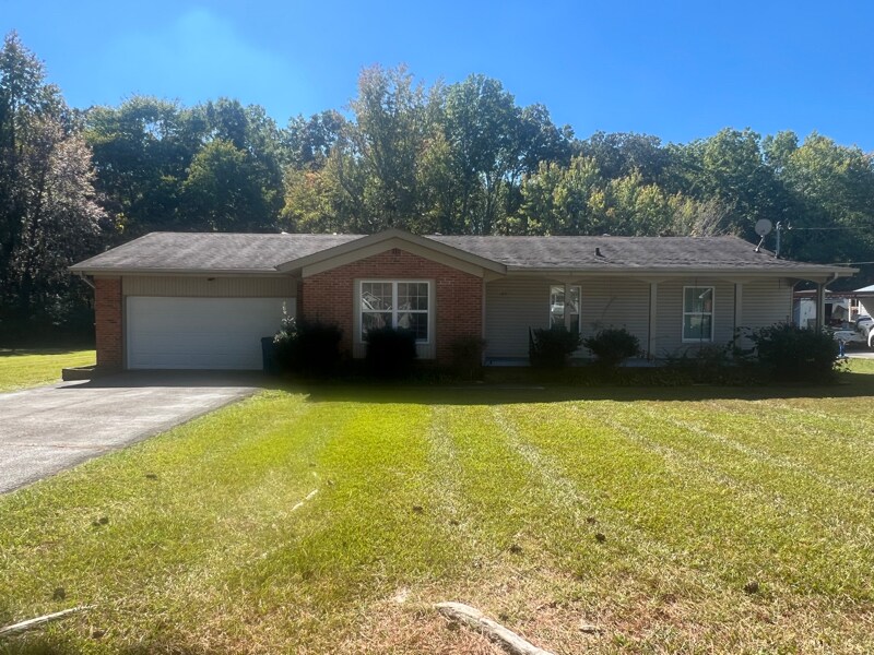 183 Rogers Dr in Manchester, TN - Building Photo