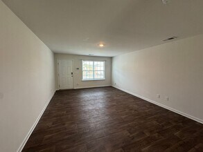 318 Kingsford Dr in Stanley, NC - Building Photo - Building Photo