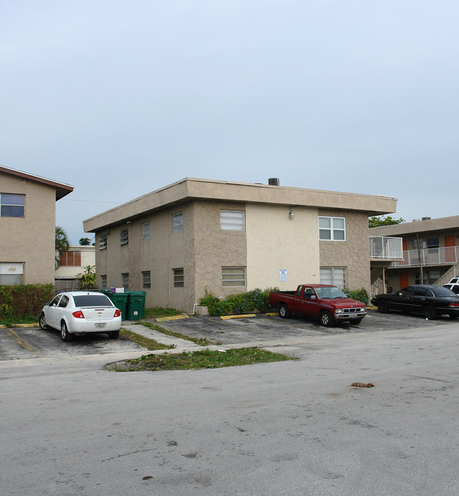 3661-3671 SW 60th Ave in Fort Lauderdale, FL - Building Photo - Building Photo