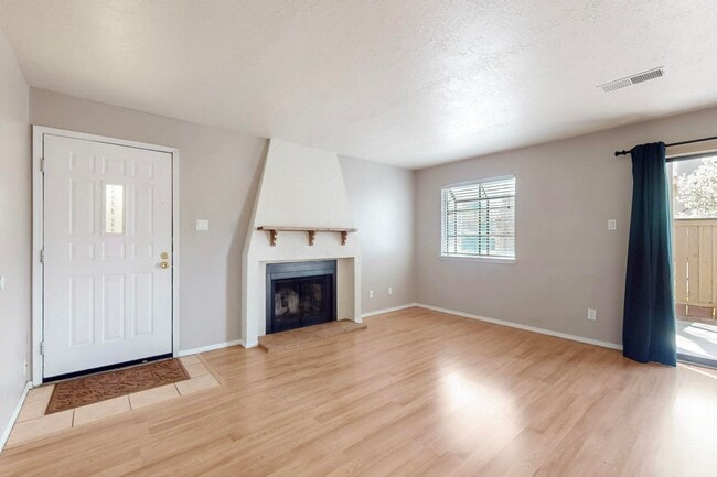 6001 McKinney Dr NE in Albuquerque, NM - Building Photo - Building Photo