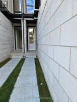 3185 Sixth Line in Oakville, ON - Building Photo