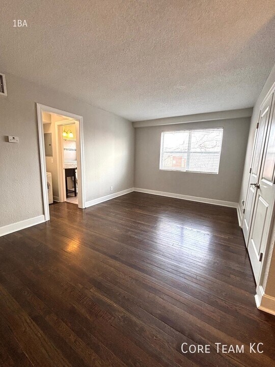 4445 Terrace St-Unit -4445-203 in Kansas City, MO - Building Photo