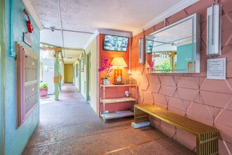 Bel Aire Courtyard in Oakland, CA - Building Photo - Interior Photo