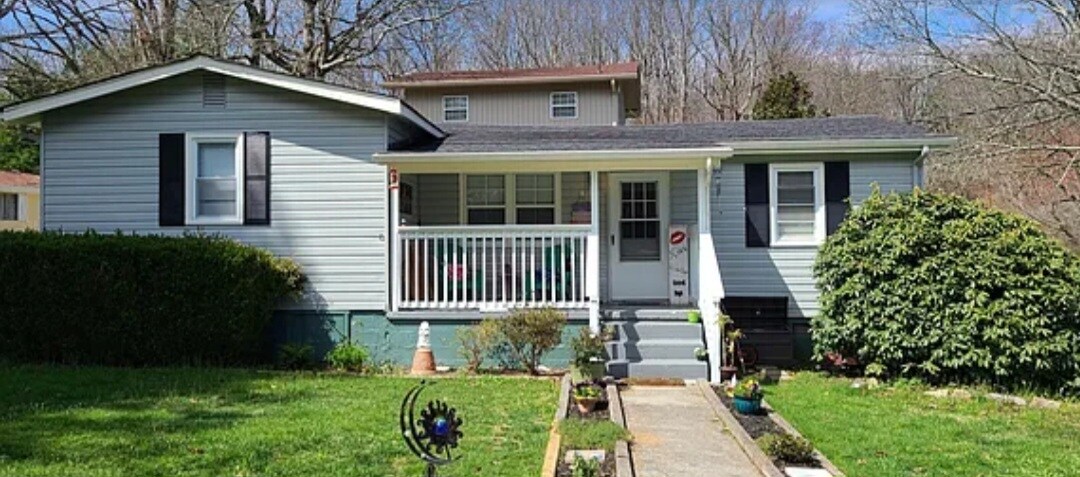 3007 Wilson Ave in Signal Mountain, TN - Building Photo