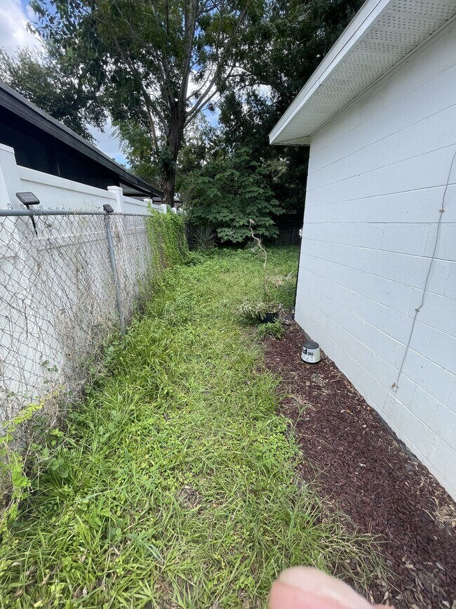 2214 E Columbus Dr in Tampa, FL - Building Photo - Building Photo