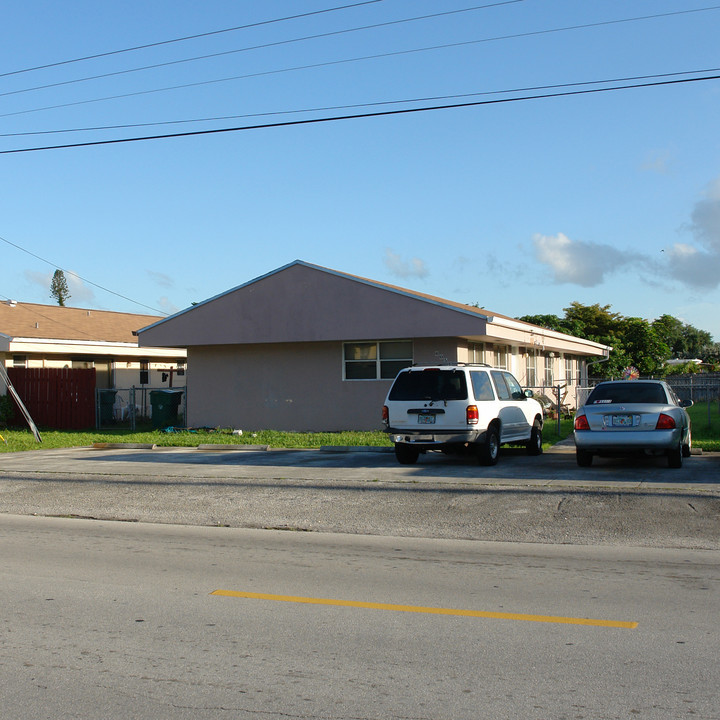 6041-6051 SW 36th Ct in Fort Lauderdale, FL - Building Photo