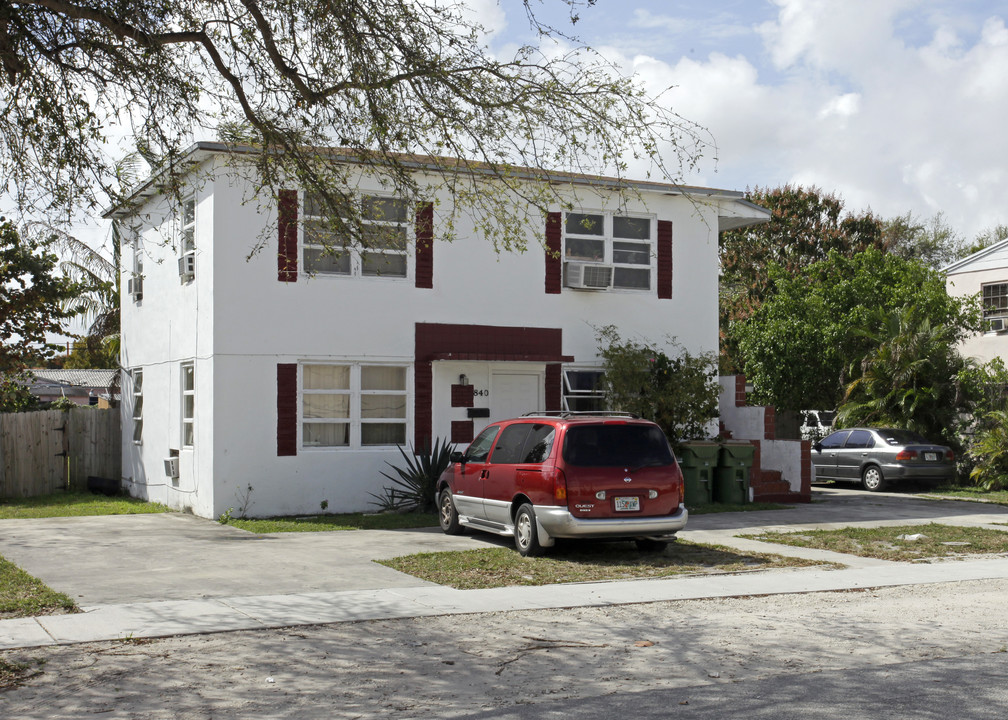 840 NE 124th St in Miami, FL - Building Photo