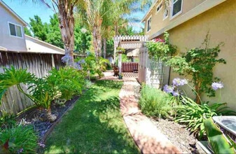 541 Jacaranda St in Brentwood, CA - Building Photo - Building Photo