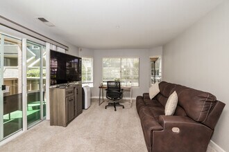 43 Crystal Gate Ct in Hayward, CA - Building Photo - Building Photo