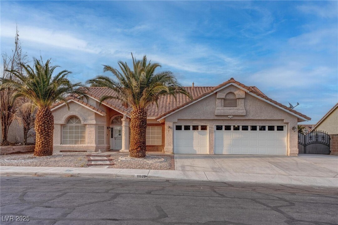 8608 Highacre Dr in Las Vegas, NV - Building Photo