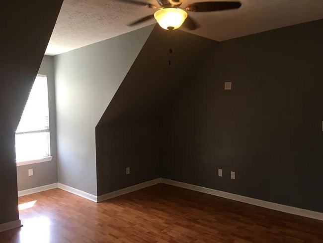 6909 Brook Bend Way in Louisville, KY - Building Photo - Building Photo