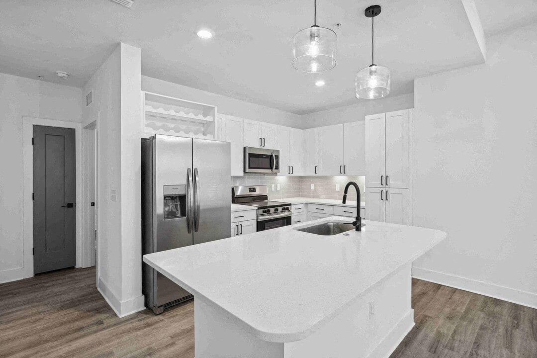 Linz Bayview in Clearwater, FL - Building Photo