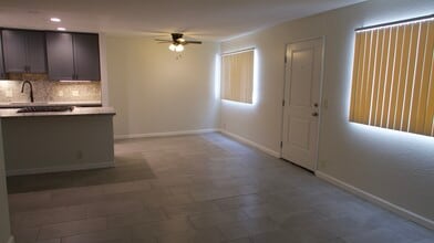 841 Gardenia Ave, Unit 203 in Long Beach, CA - Foto de edificio - Building Photo