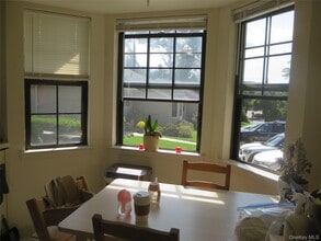 7 Patriot Ct in Huntington, NY - Building Photo - Building Photo