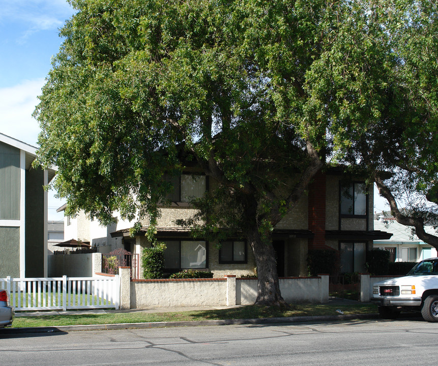 10931 Walnut St in Los Alamitos, CA - Foto de edificio