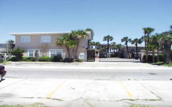 125-127 1st Ave S in Jacksonville Beach, FL - Foto de edificio - Building Photo