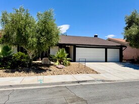 1942 Hallwood Dr in Las Vegas, NV - Building Photo