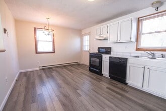 54 Price St in Springfield, MA - Building Photo - Building Photo