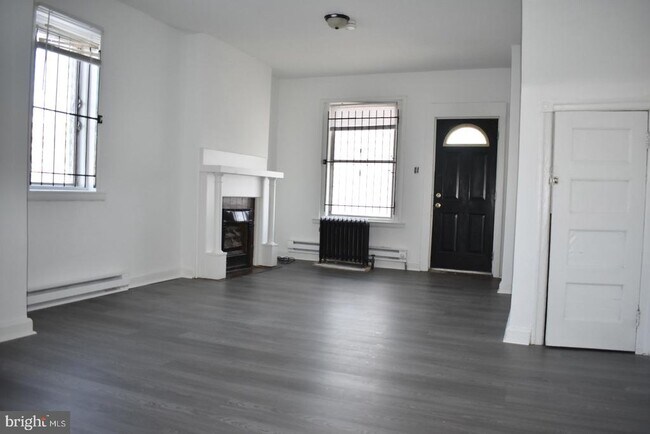 10 S 62nd St in Philadelphia, PA - Building Photo - Building Photo