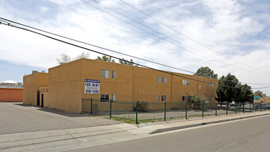 Aspen Springs Apartments in Albuquerque, NM - Foto de edificio - Building Photo