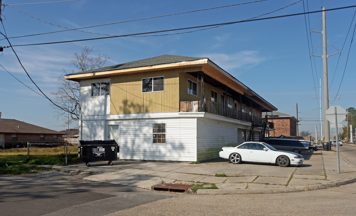 800 W Genie St in Chalmette, LA - Building Photo