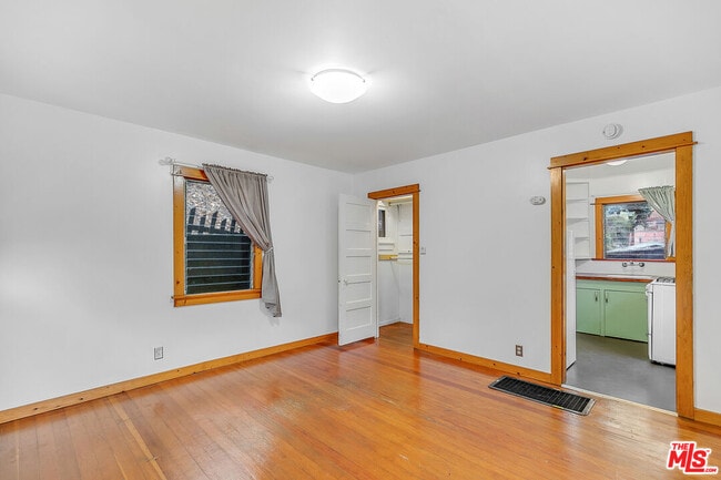 property at 2540 1/2 Glen Green St