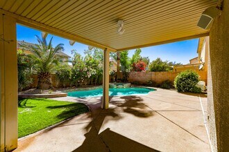 9521 Veterans Ct in Las Vegas, NV - Building Photo - Building Photo