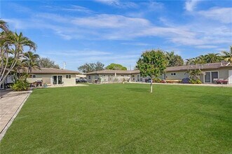 2170 NE 44th St in Lighthouse Point, FL - Foto de edificio - Building Photo
