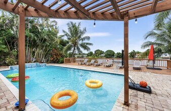 3351 NW 67th St in Fort Lauderdale, FL - Building Photo - Building Photo