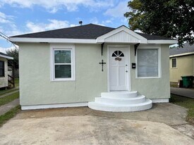 648 Ave H in Westwego, LA - Building Photo
