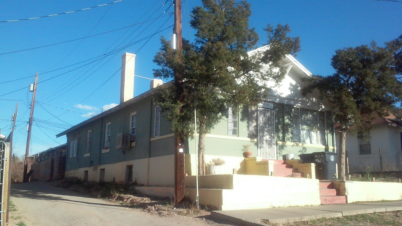 210 Sycamore St SE in Albuquerque, NM - Building Photo