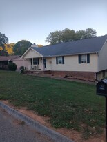 5824 Pine Lake Dr in Harrison, TN - Building Photo
