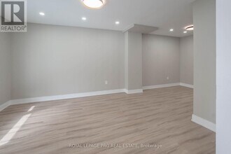 33 Glenmore Crescent in Brampton, ON - Building Photo - Building Photo