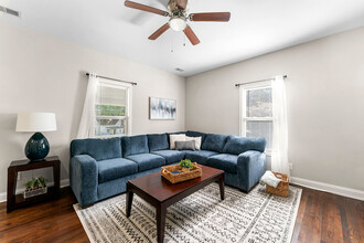 6136 Hopkins St NE in Covington, GA - Foto de edificio - Building Photo